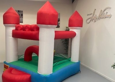 Exclusive Jumpers sprinhasteel huren -Castle